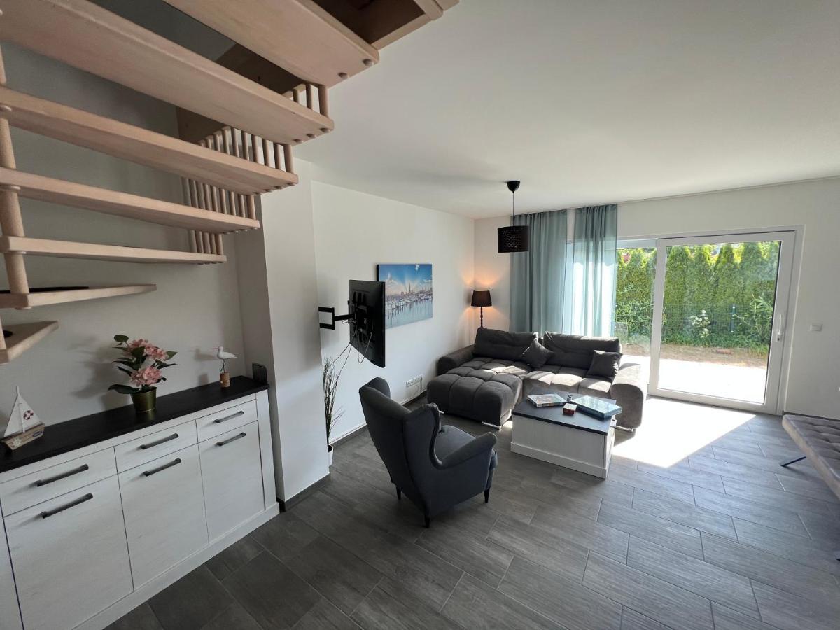 Villa Doppelhaushaelfte Mit Terrasse à Elmenhorst/Lichtenhagen Extérieur photo